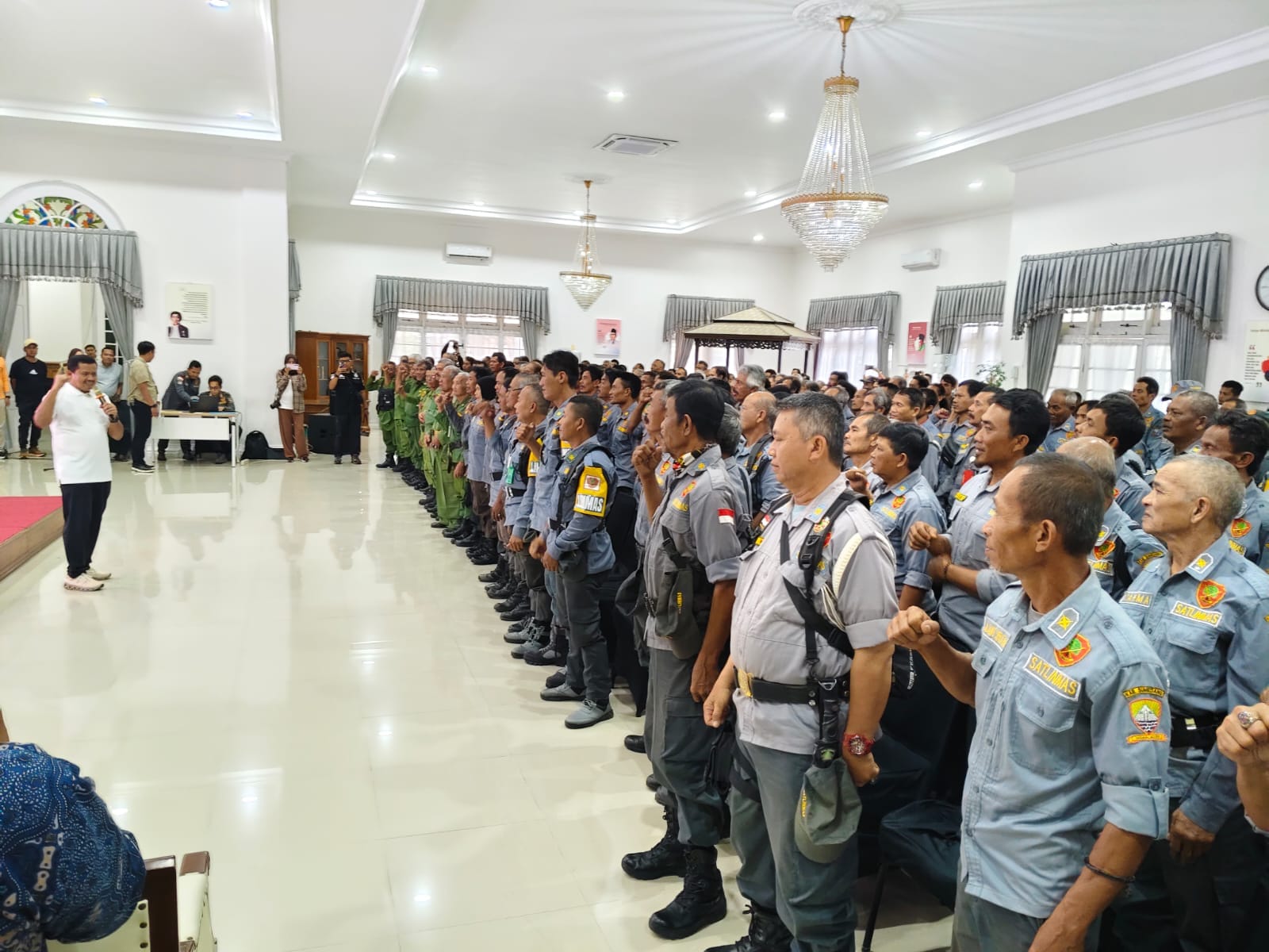 Ribuan Anggota Satlinmas Sumedang Dapat Insentif