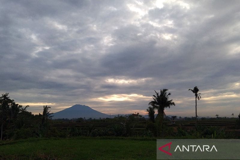 Sabtu: Cuaca Berawan Dominasi Indonesia, Bandung Hujan