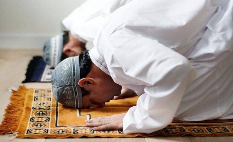 Salat atau Sembahyang? Menyelami Asal-usul Kata Ibadah dalam Islam Nusantara
