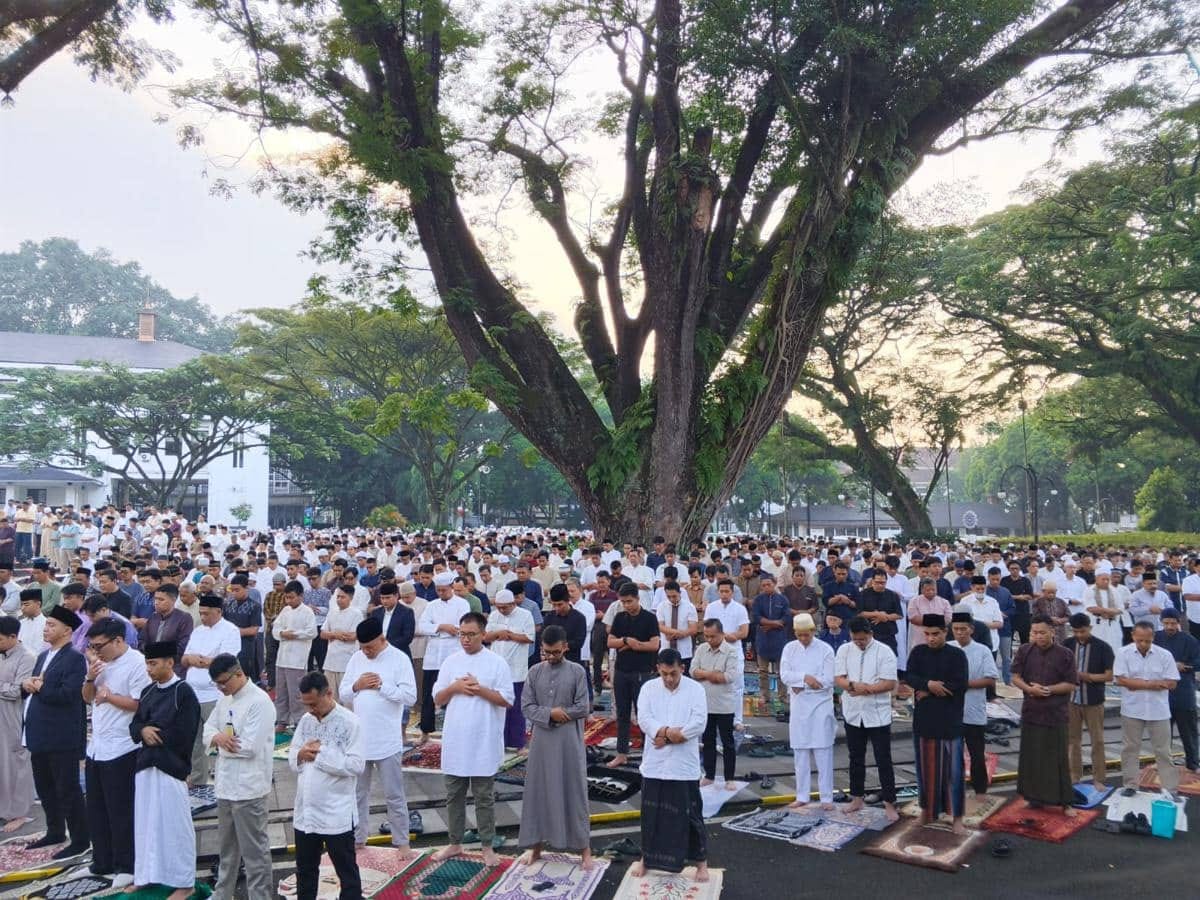 Salat Id di Bandung: Farhan Tekan Kesadaran Penanganan Sampah