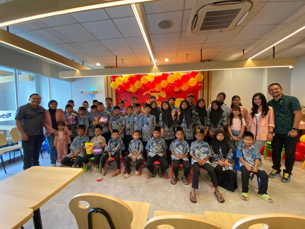 Nawasena Hadirkan Senyum 35 Yatim Bandung: Kisah Inspiratif Berbagi Kebahagiaan