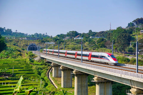 Siap Lobi China, Menkeu Tunggu Keputusan Skema Bayar Utang Whoosh