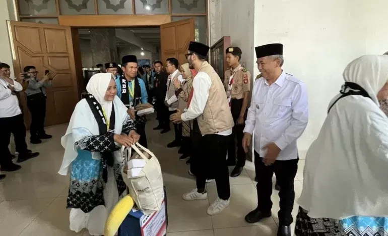 Suasana Haru Keberangkatan 89 Calon Jamaah Haji Bandung Barat 2026