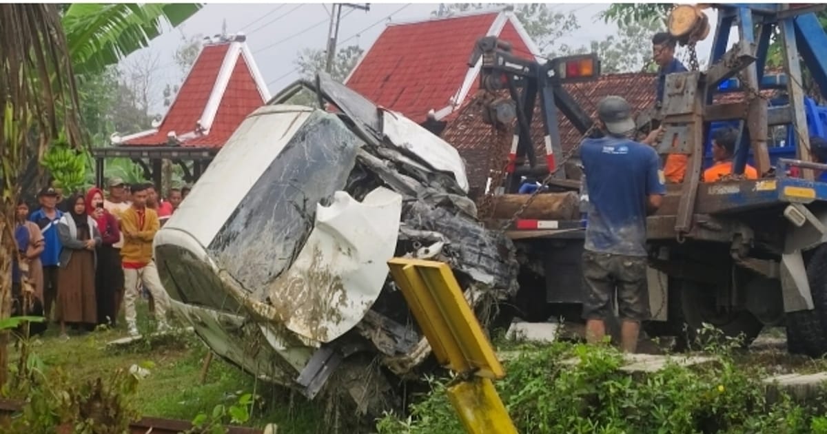 Tabrakan KA Argo Bromo di Grobogan: Mobil Haji Tertabrak, 4 Meninggal