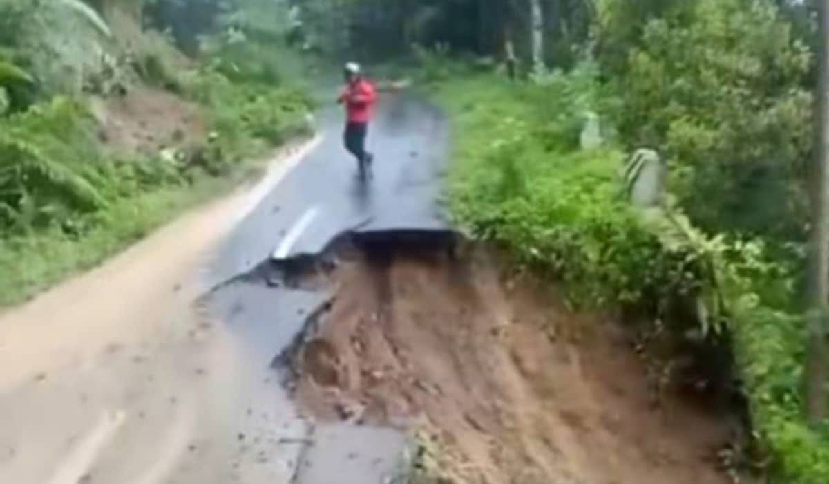 Tanah Longsor Lumpuhkan Jalur Alternatif Tasikmalaya-Pangandaran, Akses Terputus di 6 Titik