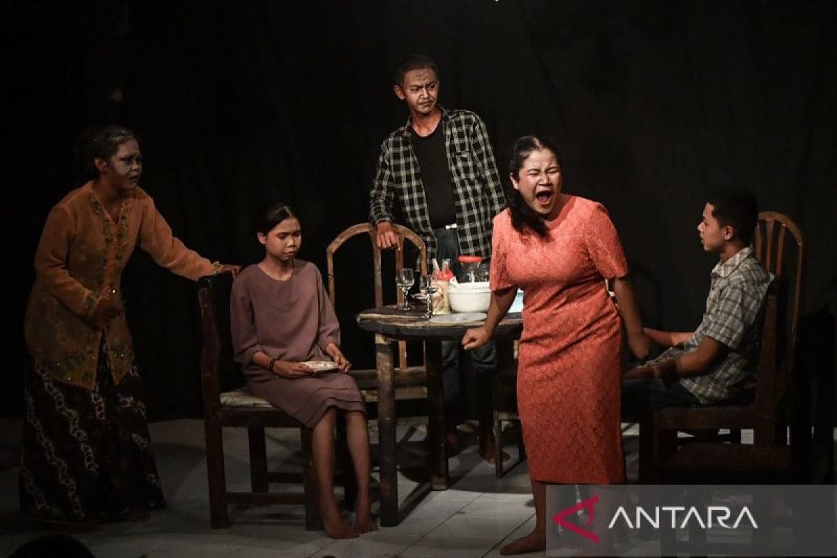 Teater 'Makan Malam' Suguhkan Drama Ketegangan Keluarga di Buleud Art Gallery