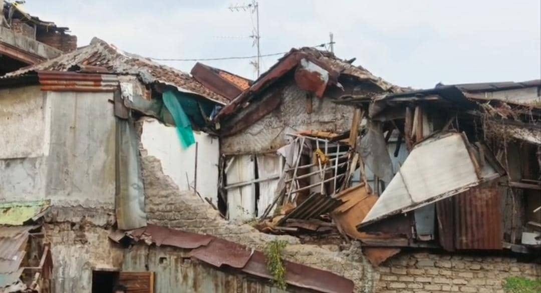 Terbaru Rumah Kosong Ambruk di Tamansari Bandung, Tiga Korban Keluarga