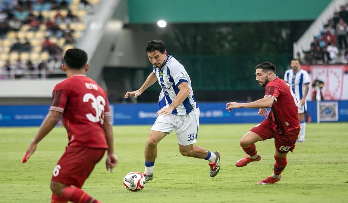 Thom Haye Tekad Bawa Persib Menang atas Persik Kediri di Kandang