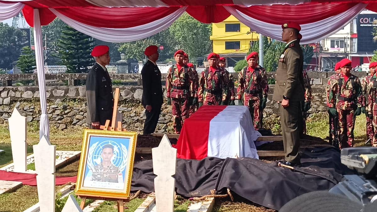 Tiga Prajurit TNI Gugur Libanon: Pemakaman Mayor Zulmi di Bandung