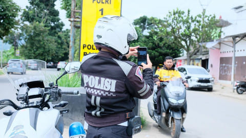 Tilang Cukup Dipotret HP, Polresta Bandung Terapkan Uji Coba ETLE Portable