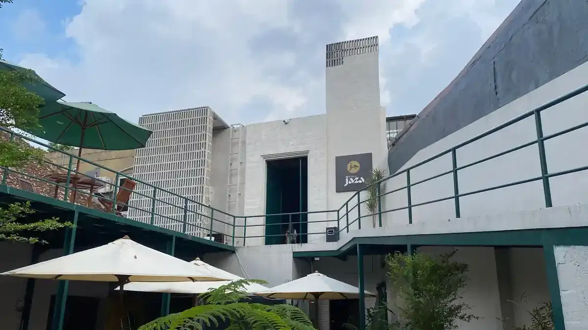 Transformasi Masjid Jaza: Bekas Bar di Bandung dengan Kopi Gratis
