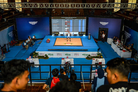 Tria Valentine Sorotan Kejurnas Angkat Besi Bandung 2026