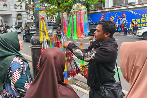 Jejak Oleh, Perajin Terompet Musiman Bandung: Kisah di Balik Malam Tahun Baru