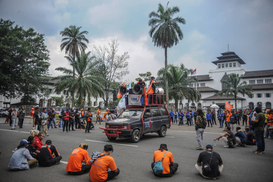 UMP Jabar 2026: Buruh Kecewa, Protes Kenaikan Minim & Formula Alfa 0,7