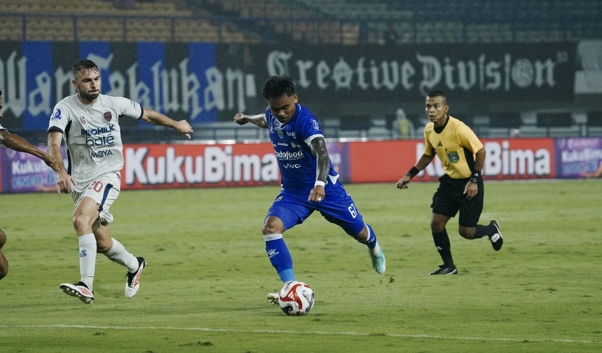 Update Pekan 22 2025/26: Babak Pertama PERSIB vs Persita Tanpa Gol di GBLA