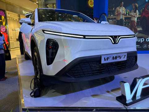 VinFast Luncurkan VF MPV 7 Rakitan Subang dengan Fitur Baru untuk Keluarga
