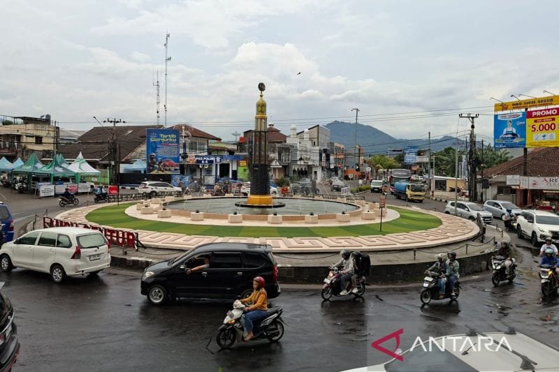 Awas Macet Parah! Jalur Puncak Cianjur Mulai Dipadati Kendaraan
