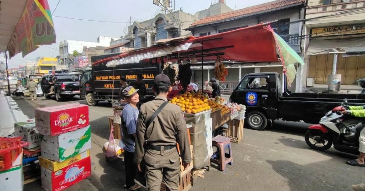 Wajib Tahu! Satpol PP Cimahi Tertibkan PKL Trotoar di Empat Kawasan Strategis