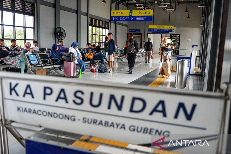 Warga Bandung Mudik Lebih Awal Naik KA Pasundan Antisipasi Tiket Habis