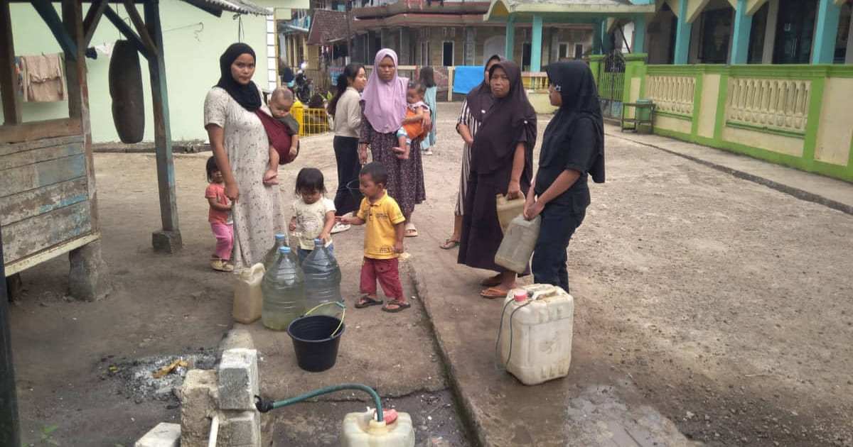 Warga Tasikmalaya Bergantung pada Sumur Masjid Demi Memenuhi Kebutuhan Air Bersih