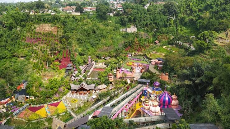 Lembang Gila! Kunjungan Turis Meroket 30% Libur Nataru 2025: Siap Hadapi Dampaknya?