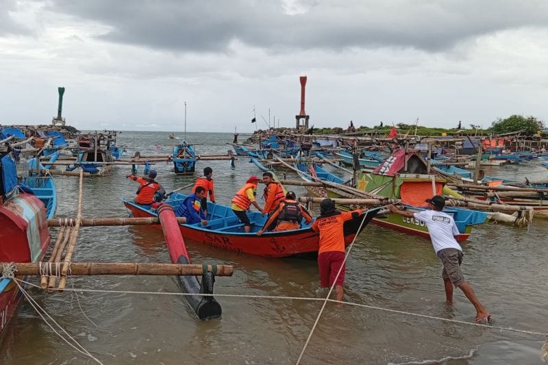 Wisata Pantai Tasikmalaya: Kenali Bahaya Gelombang & Banjir Rob